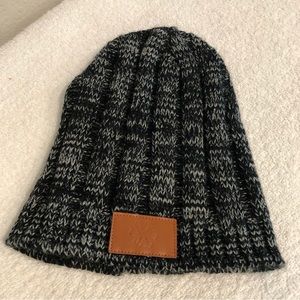 Variegated Black Gray Cable Knit Unisex Beanie Hat Leather Tag